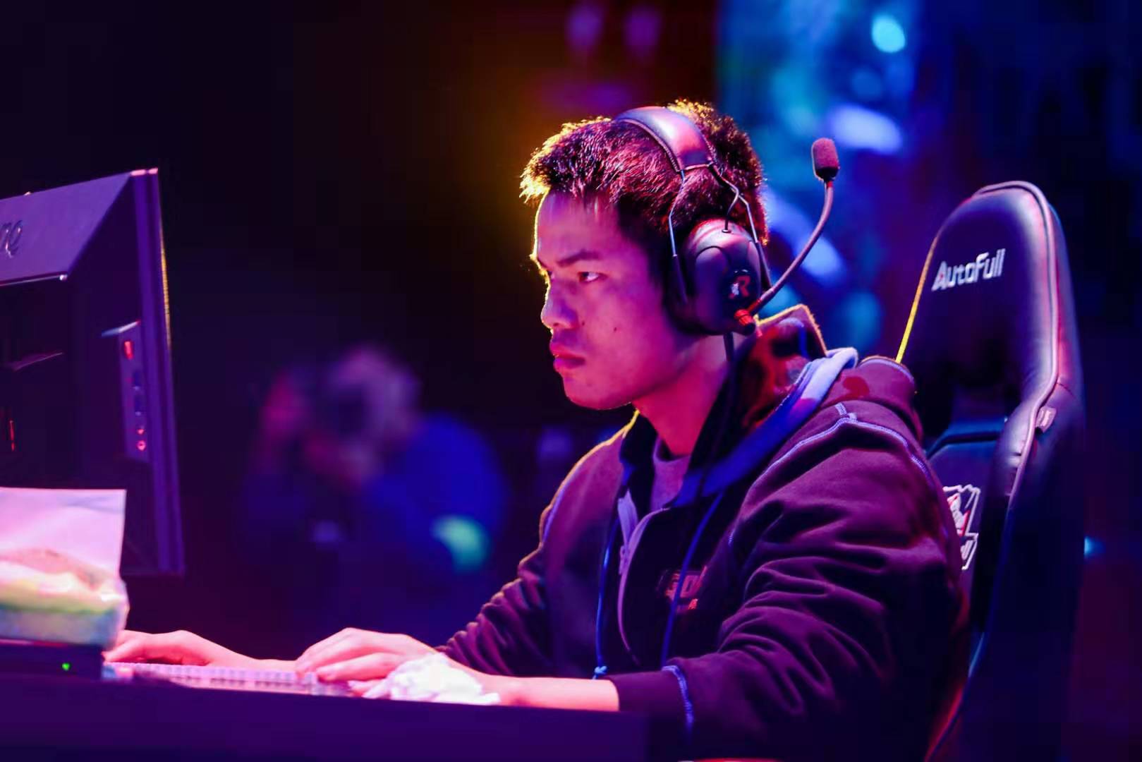 的个性和广 的个性和广