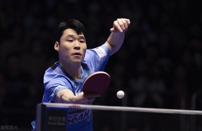 瞠目结舌的 瞠目结舌的